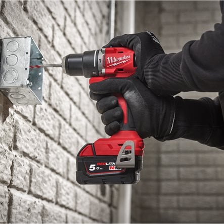 Milwaukee M18™ Akku-Schlagbohrschrauber M18BLPDRC-402C – Ansicht 3