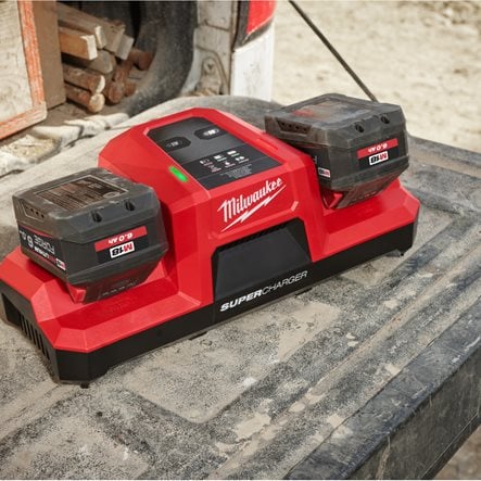 Milwaukee M18™ Zweifach-Schnellladegerät M18DBSC – Ansicht 3