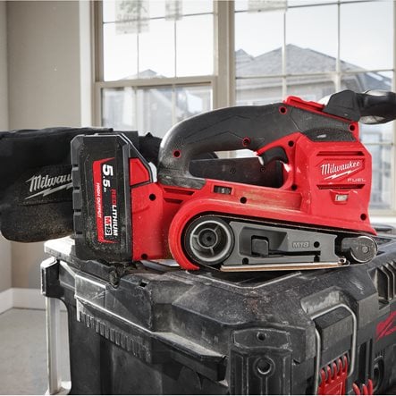 Milwaukee M18 FUEL™ Akku-Bandschleifer M18FBTS75-0 – Ansicht 2